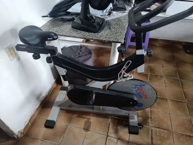 Bicicleta ergométrica profissional