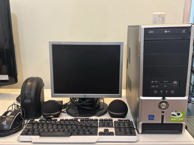 Computador completo.