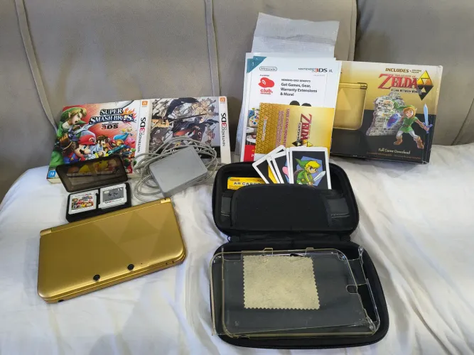 Nintendo 3DS XL The Legend Of Zelda - A Link Between Worlds (ORIGINAL)