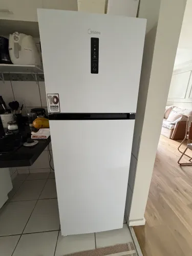 Vendo geladeira com 1 ano de uso