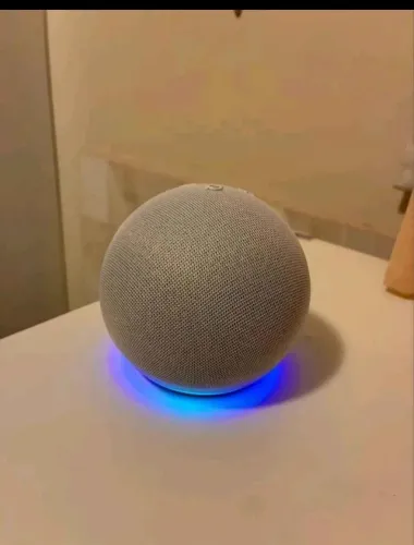 Alexa Echo Dot 5, usada por 4 meses, está novinha