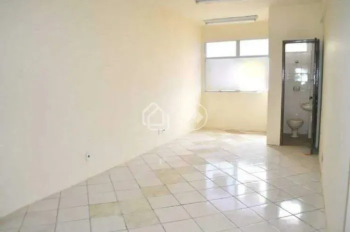 Sala a Venda Floresta Excelente Localização