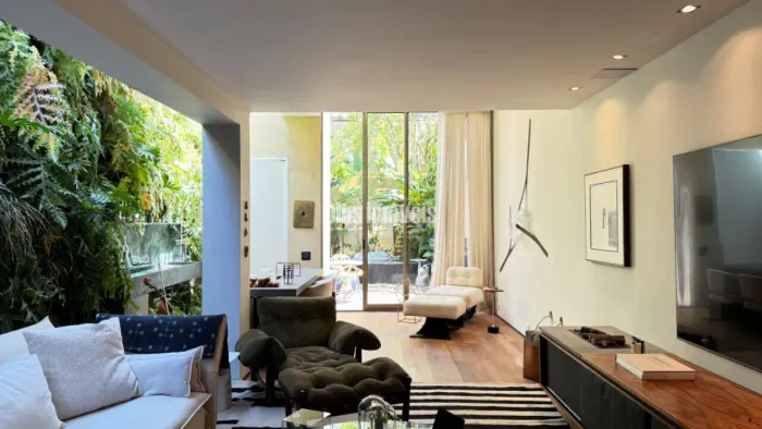 Casa de vila para venda em Itaim Bibi com 2 quartos, sendo 2 suítes , 250m²
