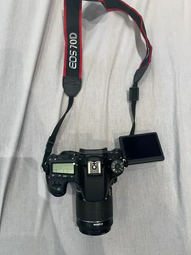 Vendo máquina fotográfica Canon 70D seminova