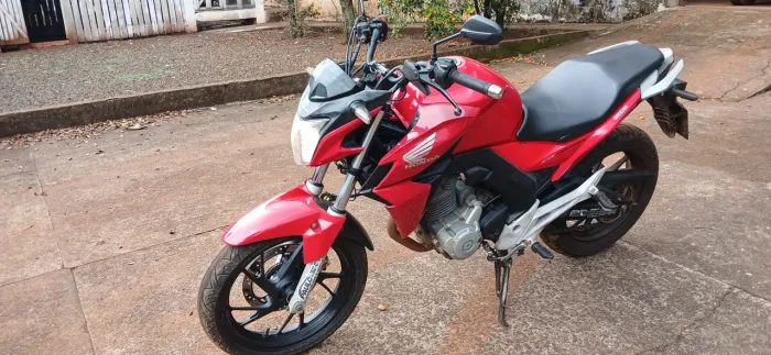 Cb Twitter 250f, moto filé de motor no preço pra sair rápido, vendo por obrigação maior