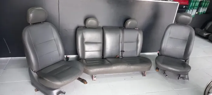 Jogo de bancos Ford Focus hatch 2001 a 2008 c/ Detalhes LEIA