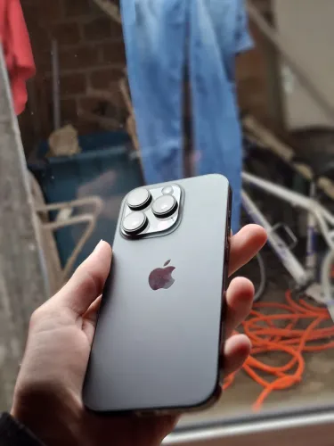 iPhone 16 pro 256gb