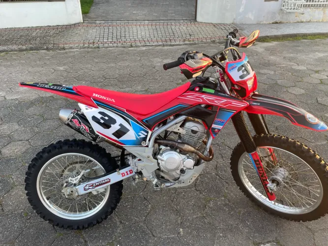 CRF 250F - Novíssima 