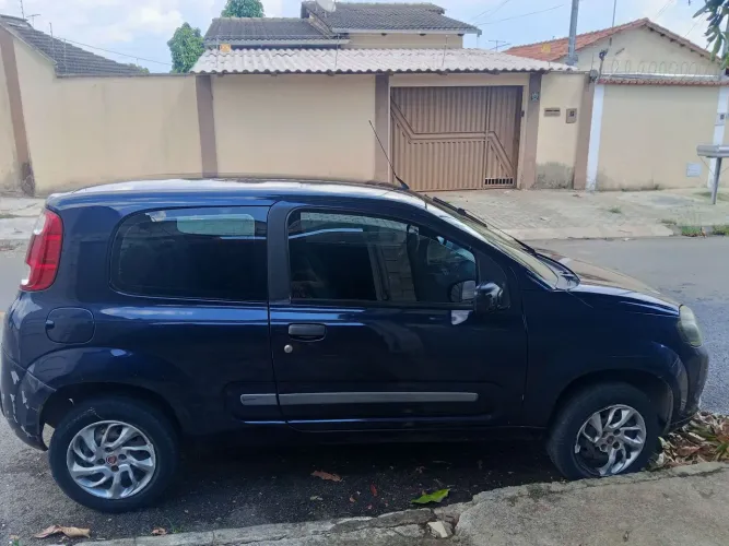 Fiat Uno Attractive 1.4 EVO Fire Flex 8V 2P 2012