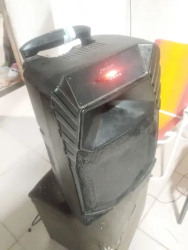 Caixa de som amplificada