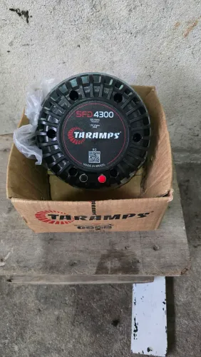 Vendo corneta taramps nova