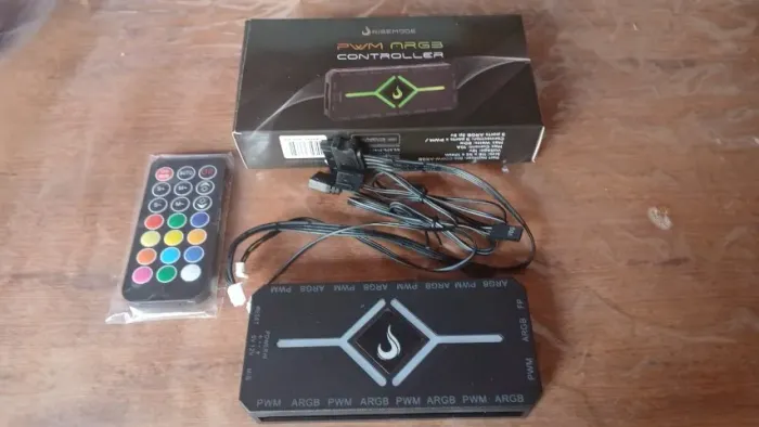 Controladora Rise Mode ARGB 3 pinos e PWM, nova lacrada na caixa.