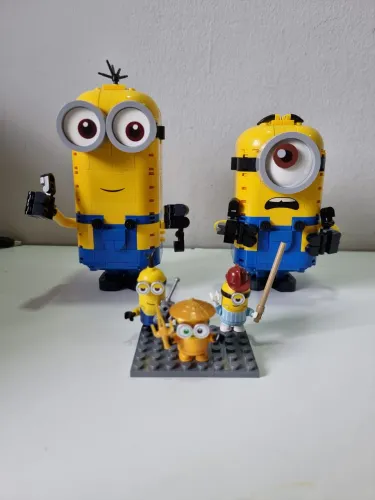 Lego Minions e o seu Covil Construídos com Peças