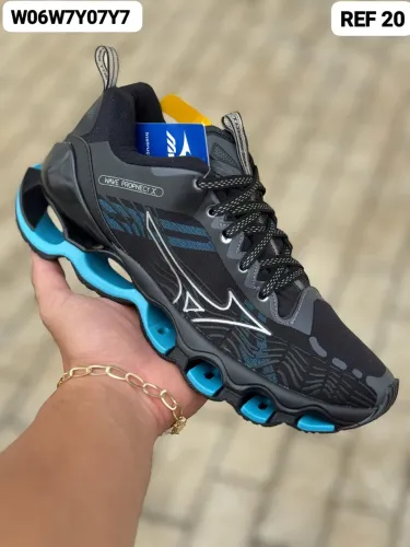 Tênis Mizuno preto com azul