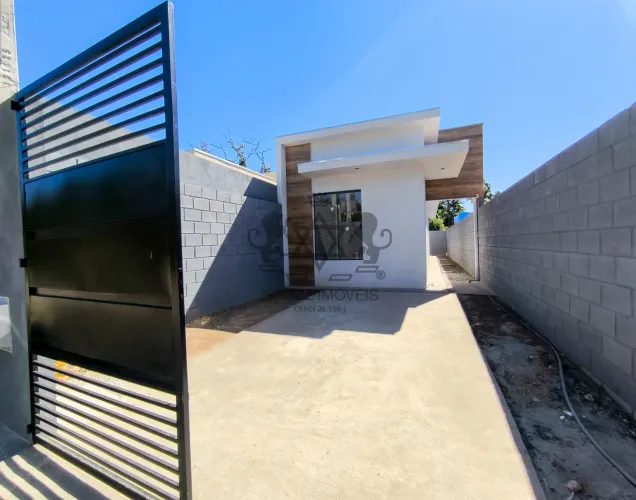 Casa com 02 dormitórios à Venda | Golfinho