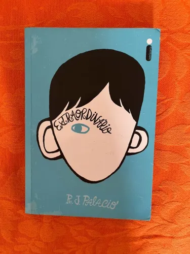 Livro Extraordinário, R J Palacio 