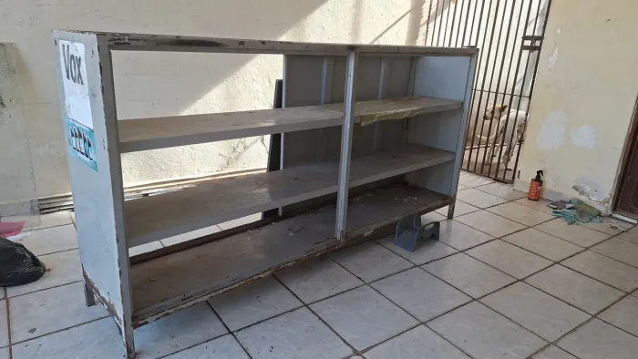 Balcão vitrine de ferro