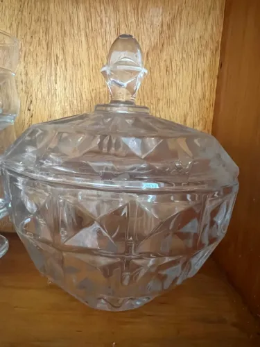BOMBONIERE DE CRISTAL COM TAMPA ? NOVA, NUNCA USADA ? 