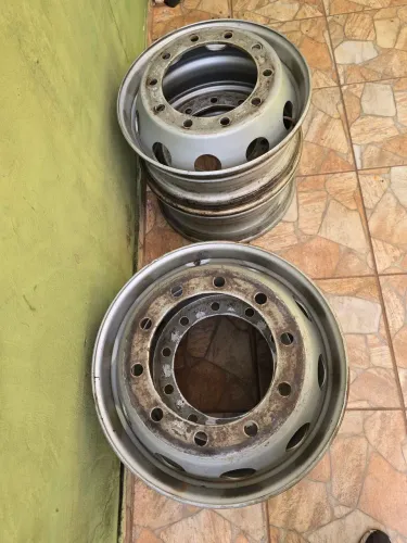 Vende se rodas 22.5x8.25 10 furos.
