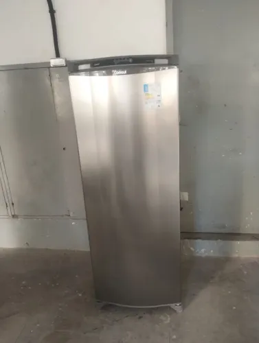 Geladeira Frost Free semi nova pra vim buscar aqui em porta larga