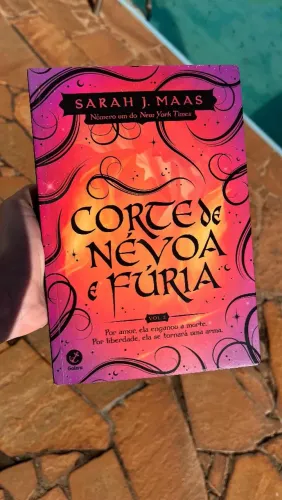 Livro "Corte de névoa e fúria", 2° vol. saga Acotar (corte de espinhos e rosas)