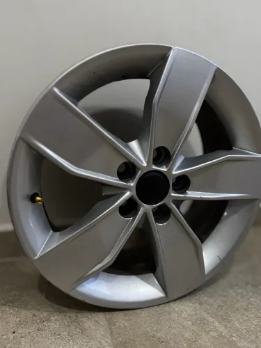 Roda liga leve aro 15/ 5 furos vw original fox