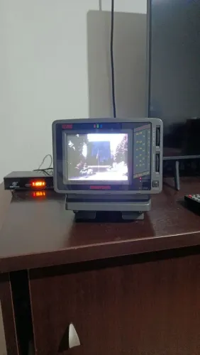 Tv  colorida e rádio 5 polegadas. Retrô toda funcionando. Muito top. 