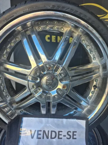Vendo aro e pneus 225/35 ZR20