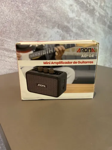 Mini amplificador de guitarra Aroma AG-04. 