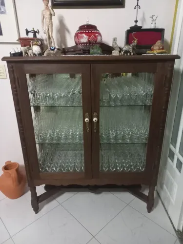 vendo cristaleria antiga em madeira