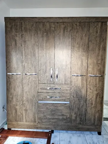Guarda roupa semi novo