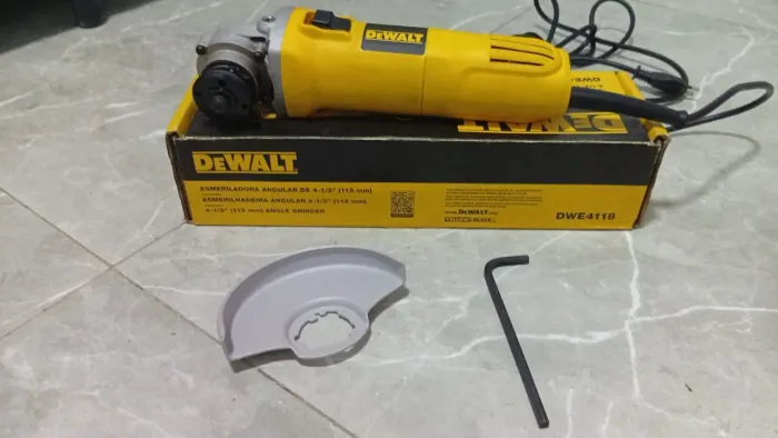 Esmerilhadeira Dewalt 4.1/2" 115mm 220v Original Garantia de Fabrica - Rotação 11.000rpm.