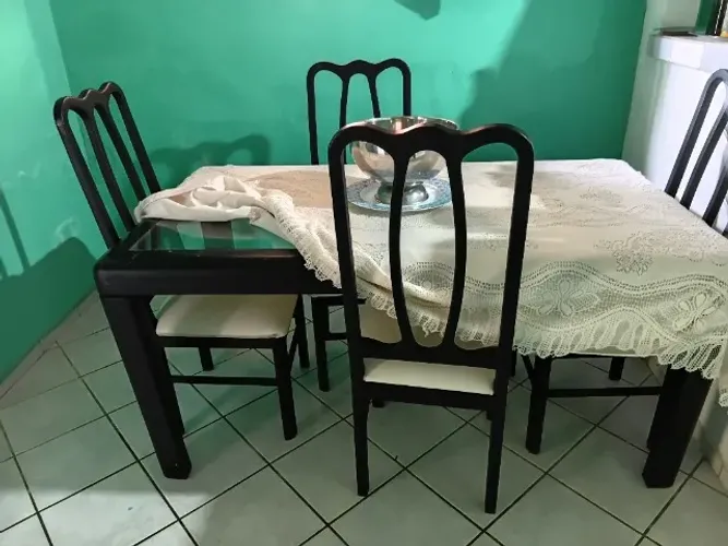 Mesa de Madeira e vidro