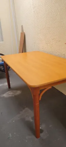 Mesa de madeira linda para 6 lugares