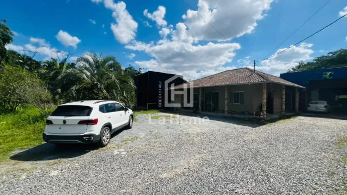 4x1 = Casa - Galpão - Sobrado - Área de Festas/ Belchior Central- Gaspar