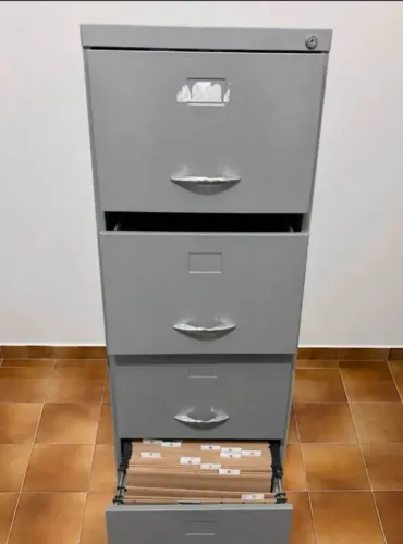 Arquivo De Aço 4 Portas Cinza com pastas novas inclusas