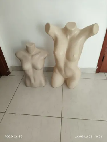 Dois Manequins busto e meio corpo