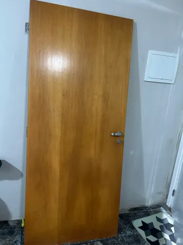 2 portas completas com chave e fechadura 