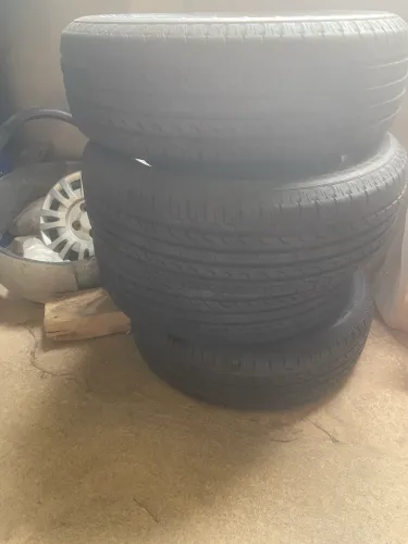 4 Pneus Goodyear 215/60 novos