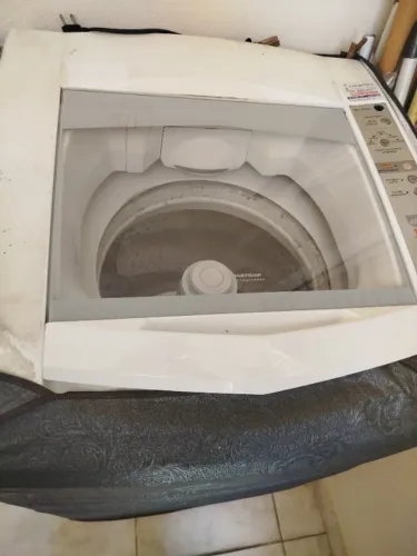 Máquina de lavar roupa pra vender,o defeito dela e só o botão que liga ela quebrou o de ma