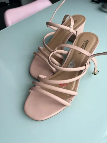 Sandália de tiras Gabriela nude rosé 38
