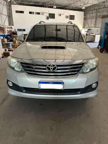 Toyota Hilux SW4 SRV D4-d 4X4 3.0 TDI Dies. AUT 2015