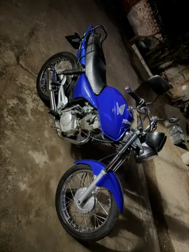Titan moto inteira