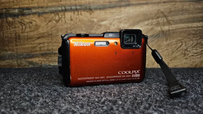 Câmera digital Nikon AW120 16 megapixels ( sem detalhes)