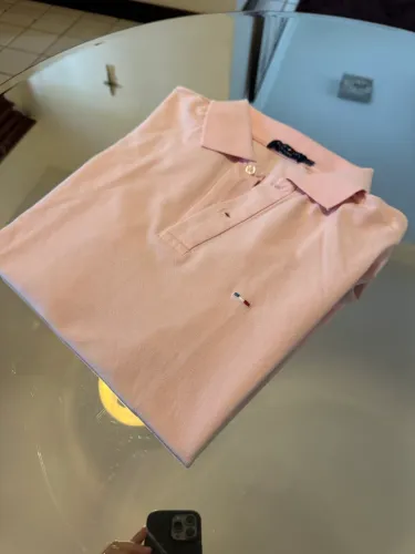Camisa polo rosa ele et Lui.