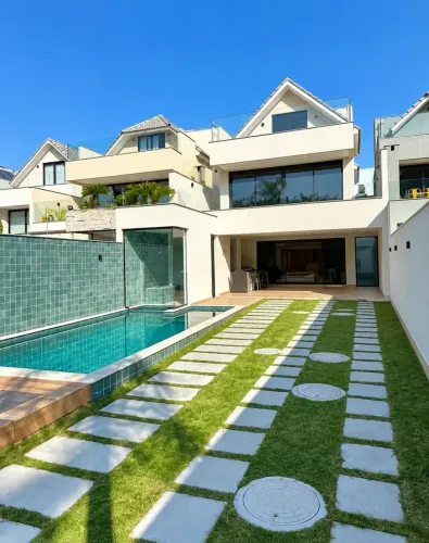 Casa com 4 Suítes, Piscina e Área Gourmer | Condomínio Rio Mar