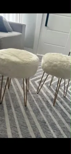 PUFF DECORATIVO R$ 200 Lindo puff estilo moderno/contemporâneo
