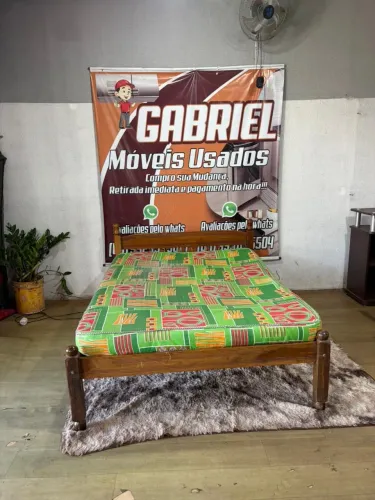 Cama de madeira com colchão (entrego)