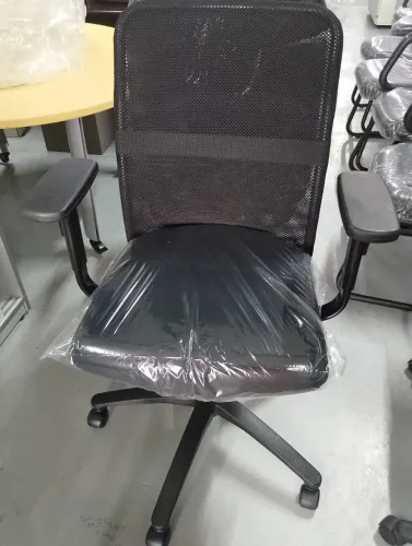 Cadeira de escritório marca Alberflex tela mesh com apoio lombar, modelo diretor 