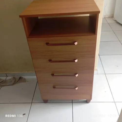 Cômoda de 4 gavetas